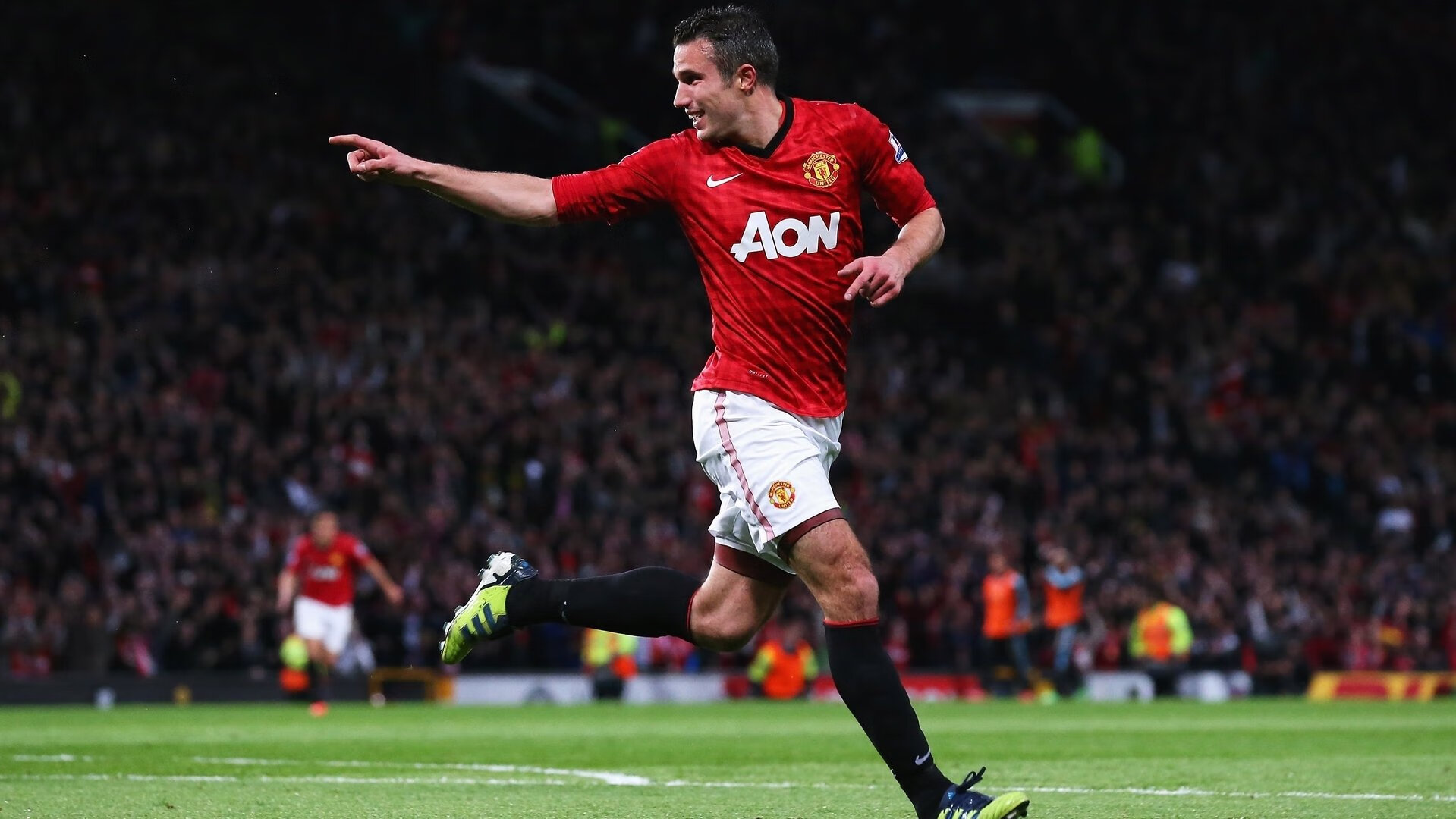 绿茵场上的总决赛，英格兰掀翻勒沃库森，一场跨越体育维度的焦点对决